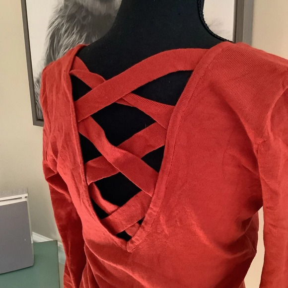 #250 NWOT Love Ellie Clay Colored Cross Back Sweater Size XS - Picture 7 of 9